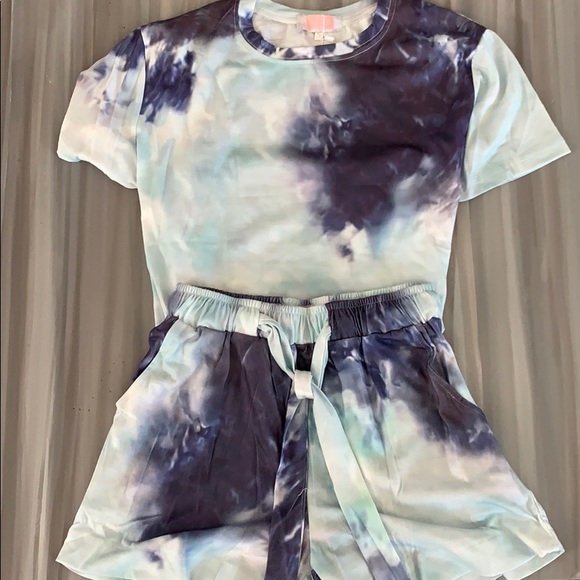 ‼️Sold‼️🔥🔥Tie Dye Short Set 🔥🔥 - Picture 3 of 4
